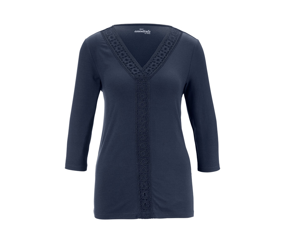 Tmavě modré pyžamo s výšivkou na výstřihu a uprostřed.