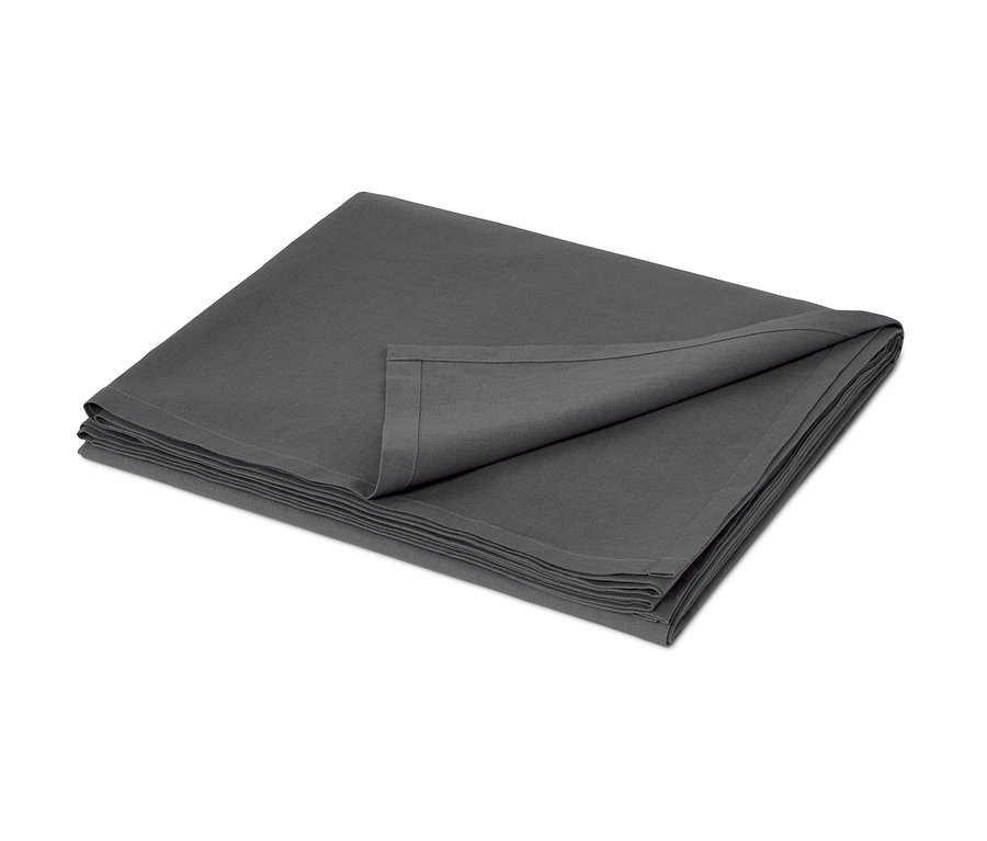 Složený pololněný přehoz na postel.