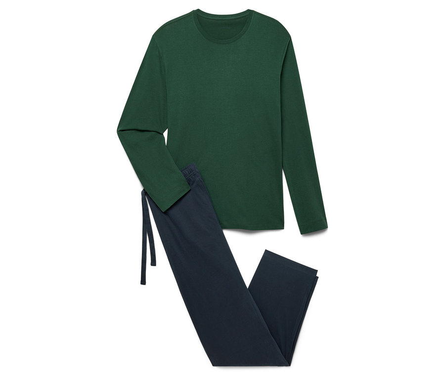 Zelené tričko s dlouhým rukávem a tmavě modré kalhoty leží na bílém pozadí.