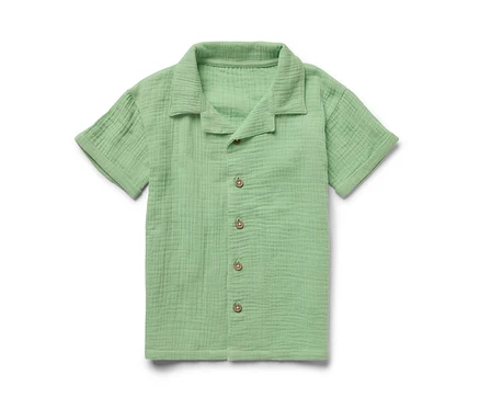 Zelená dětská mušelínová košile s límečkem a knoflíky.
