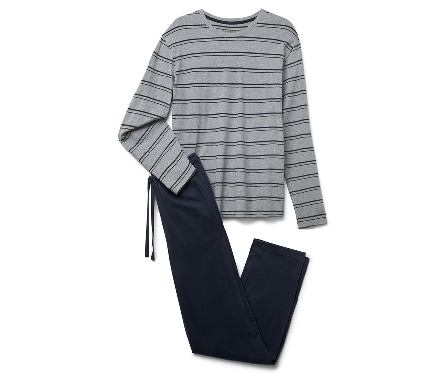 Pruhované šedé pyžamo s dlouhým rukávem a tmavě modré pyžamové kalhoty se stahovací šňůrkou.