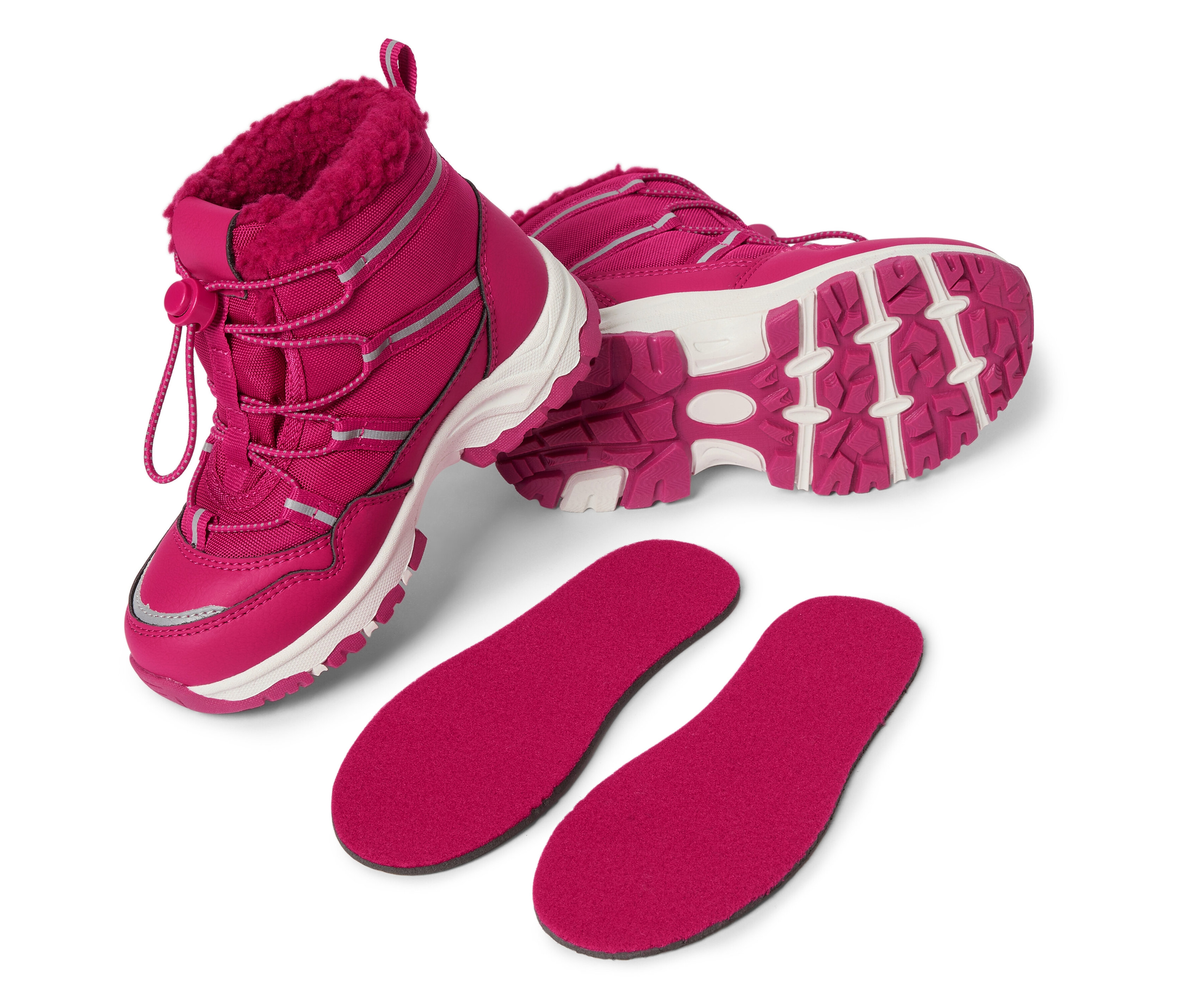 Pár růžových zimních bot s bílou podrážkou a vložkami.