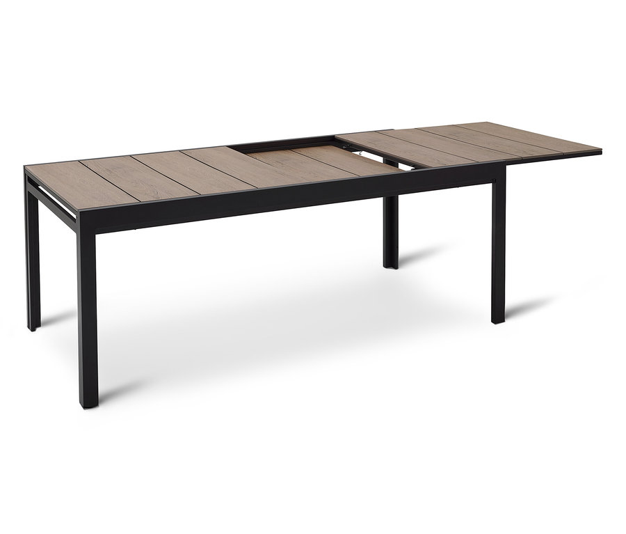 Rozkládací zahradní stůl s černým rámem a hnědou dřevěnou deskou.