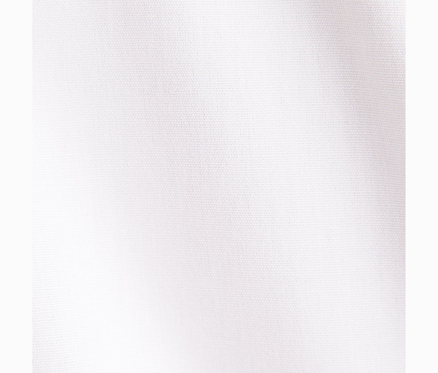 Detail bílé textilní textury halenky slim fit non iron Seidensticker.
