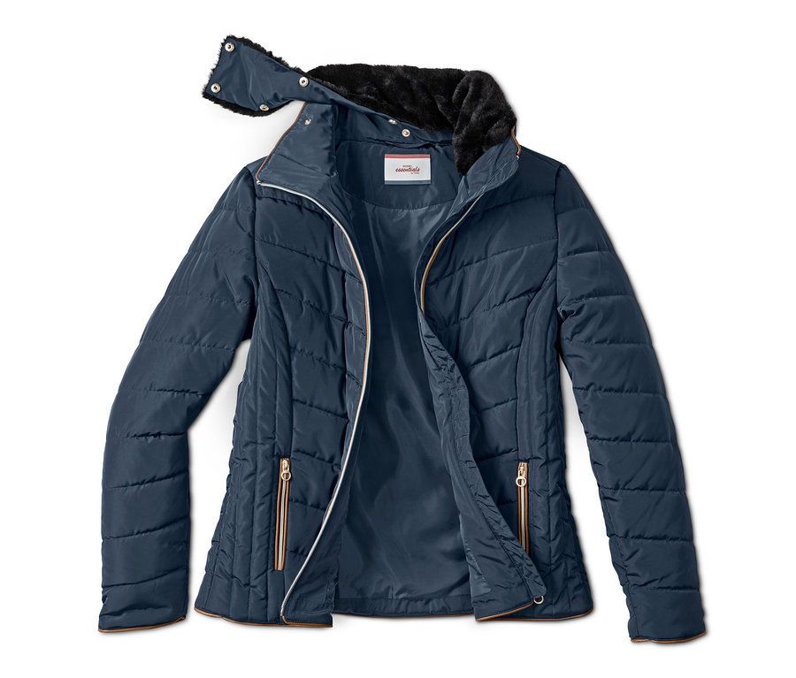 Tmavě modrá prošívaná bunda s kožešinovým lemem a zipem.