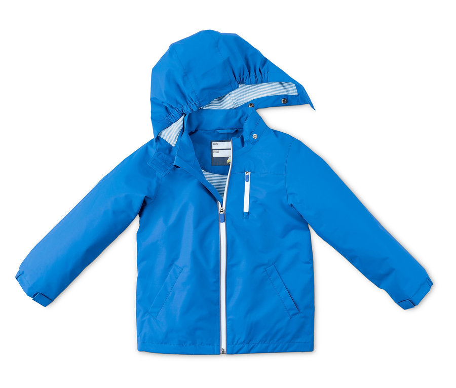 Modrá bunda do deště s kapucí.