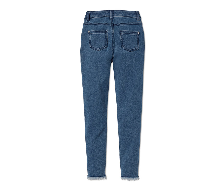 Zadní pohled na džíny s vysokým pasem, modrý denim.