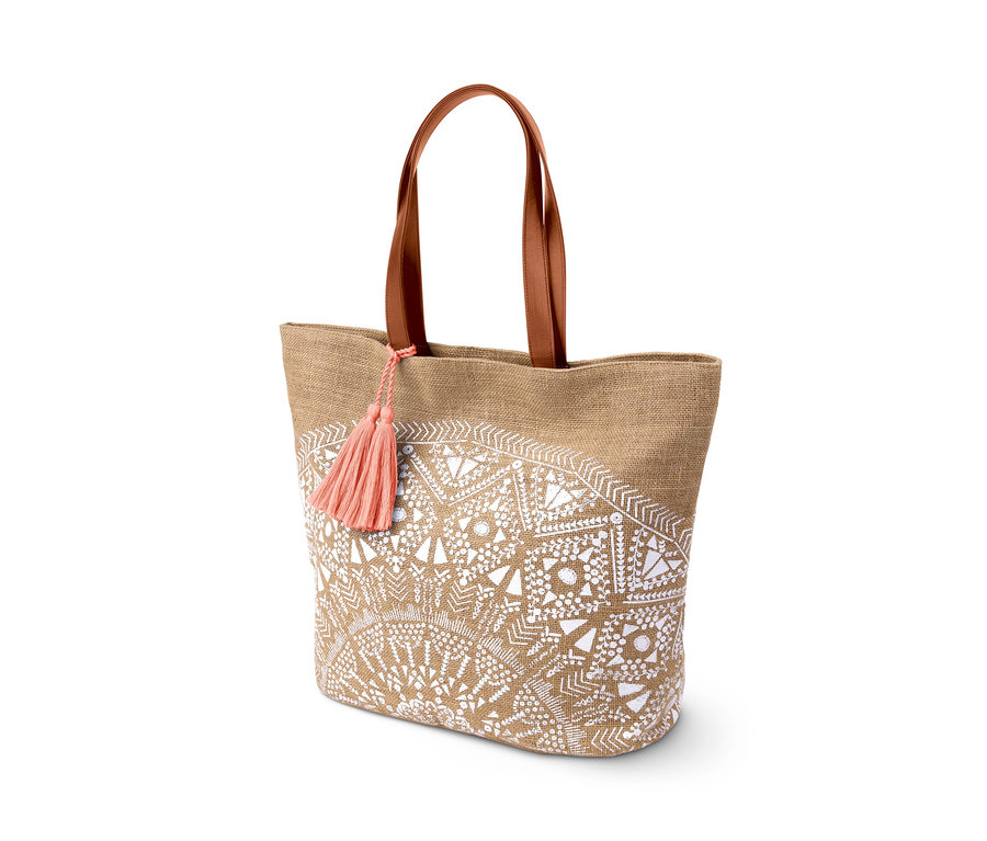 Hnědá nákupní taška s bílým potiskem a růžovým střapcem.