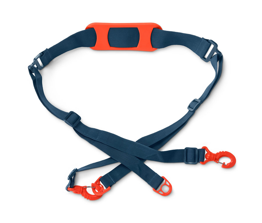 Modrý multifunkční popruh s oranžovými detaily leží na bílém pozadí.