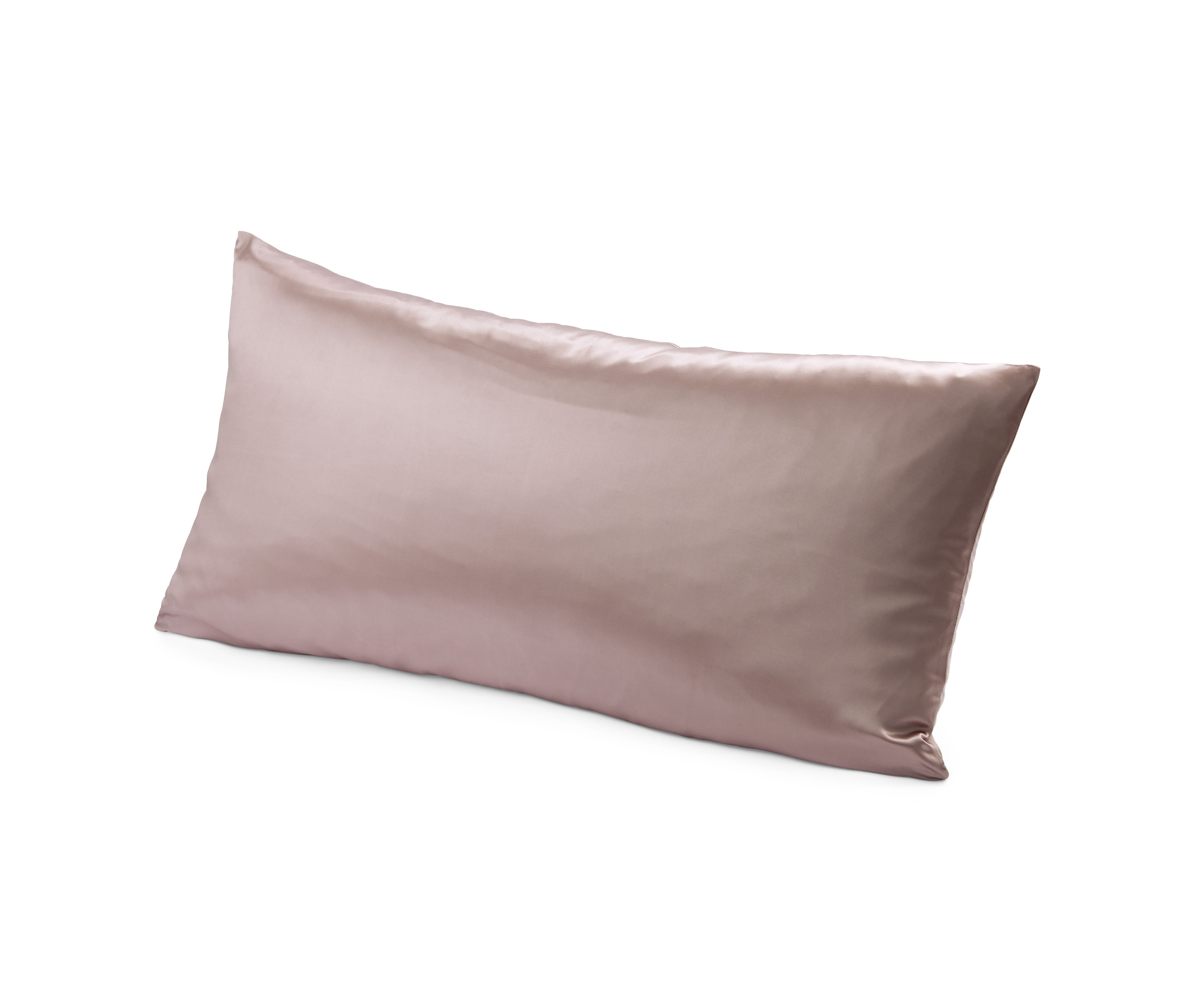 Světle růžový povlak na polštář z hedvábí a bavlny, cca 40 x 80 cm, leží našikmo na bílém pozadí.