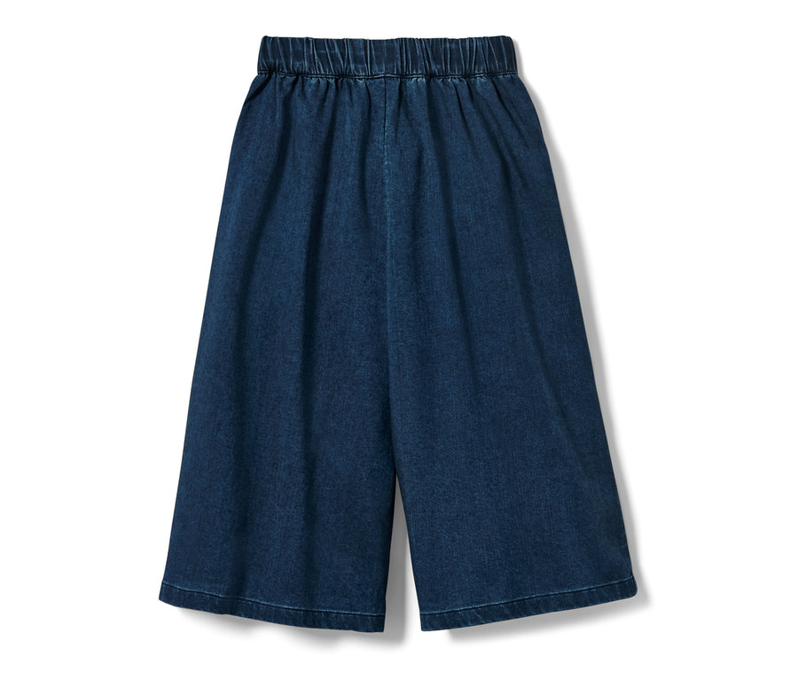 Tmavě modré dětské kalhoty culotte s elastickým pasem na bílém pozadí.