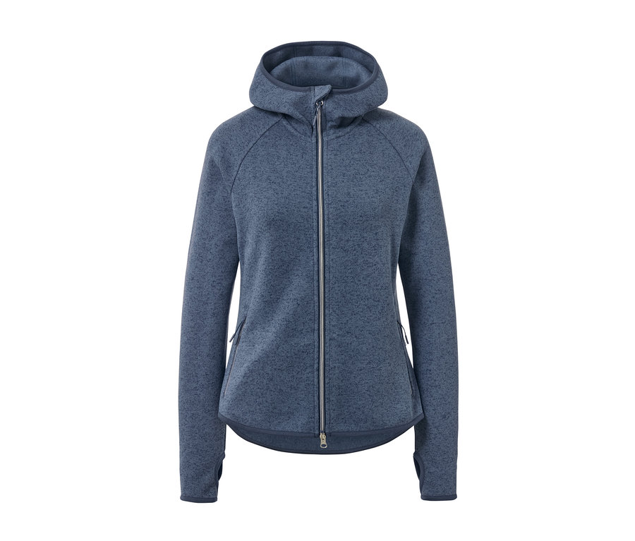 Modrá bunda z pleteného fleecu se zipem uprostřed.