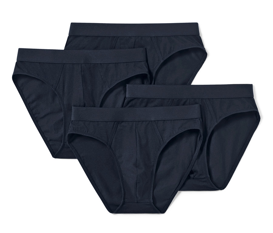 Čtyři kusy tmavě modrých slipů, uspořádané na bílém pozadí.