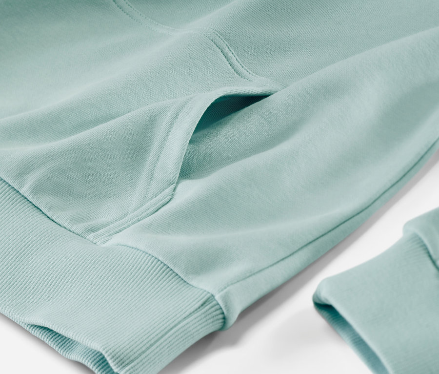 Detail dětské mikiny s kapucí.