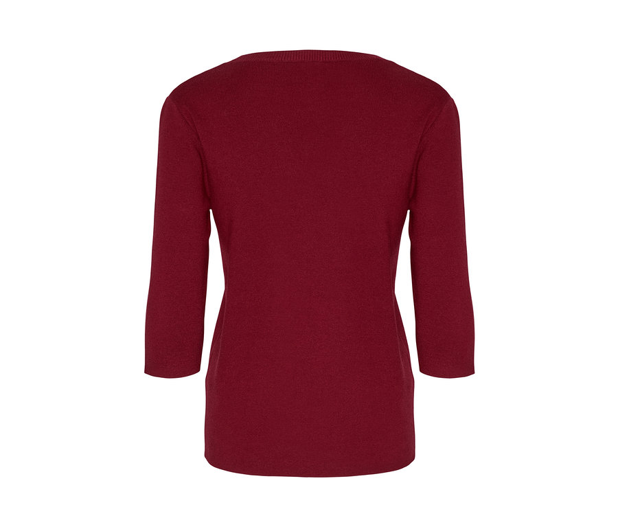 Červené tričko z jemného úpletu s tříčtvrtečními rukávy.