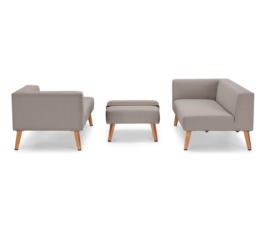 Venkovní pohovka se stoličkou.