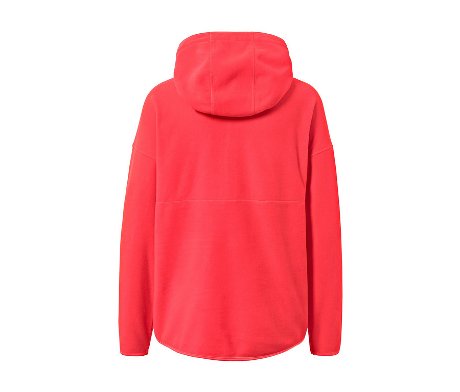 Zadní pohled na červenou fleecovou mikinu s kapucí.