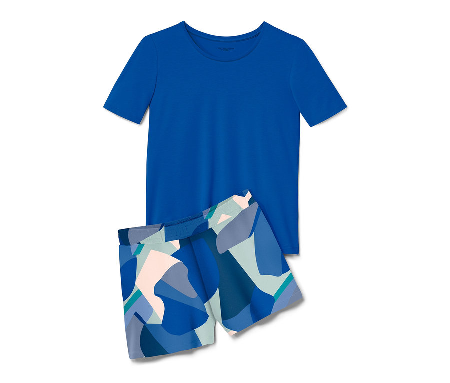 Modré krátké pyžamo s krátkým rukávem a vzorovanými šortkami.