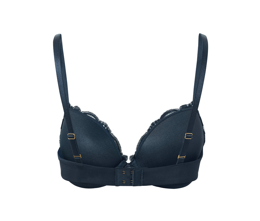 Detailní pohled zezadu na tmavě modrou push-up podprsenku s krajkou.