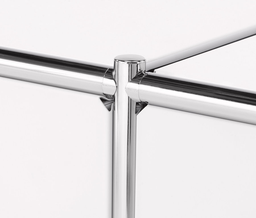 Detail chromovaných trubek regálu CN3.