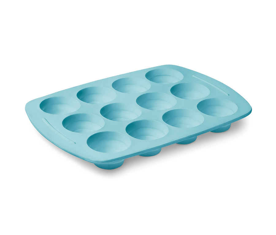 Skládací silikonová forma na muffiny světle modré barvy s dvanácti prohlubněmi.