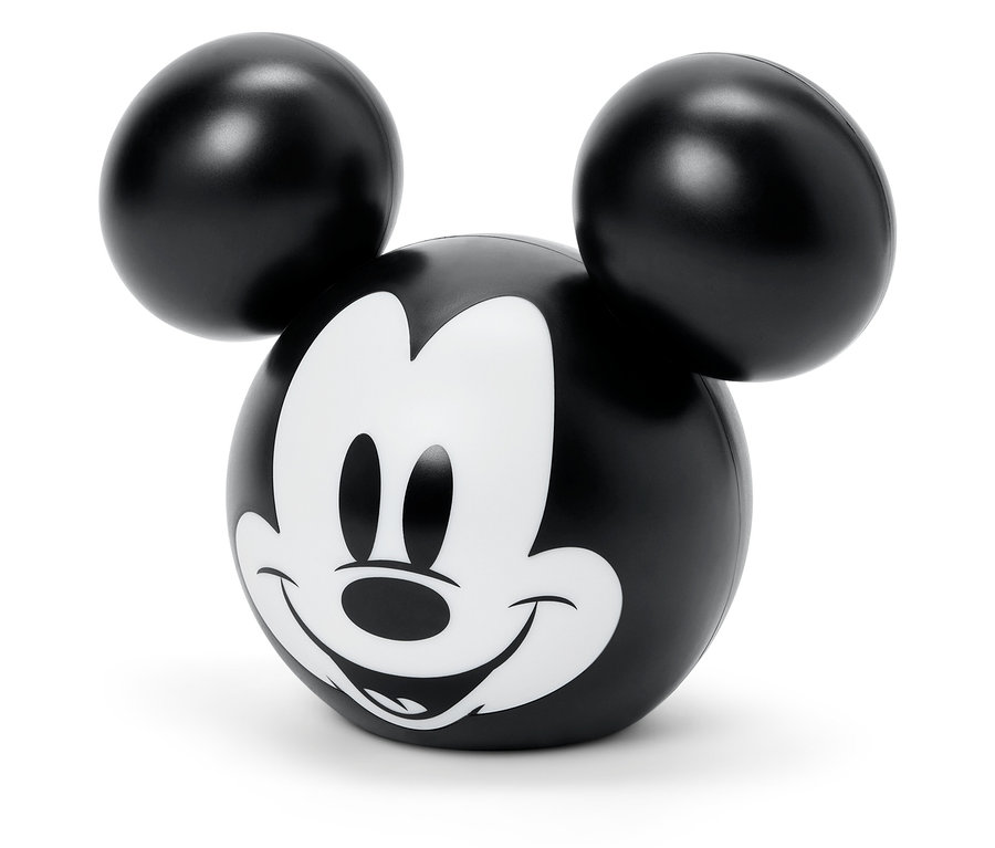 Detailní záběr na černobílou figurku Mickey Mouse.