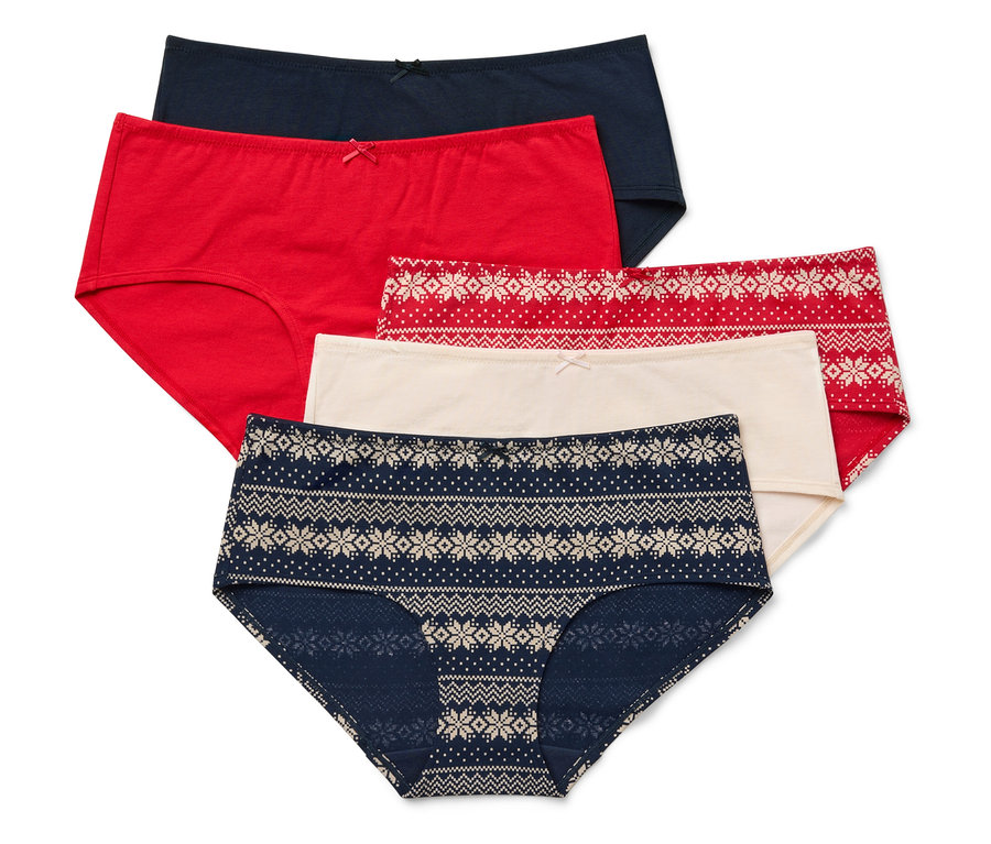 Pětice dámských kalhotek různých barev a vzorů leží na sobě.