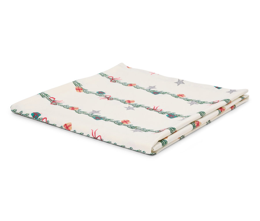 Složený bílý ubrus s vánočním motivem větviček, dárků a hvězd.