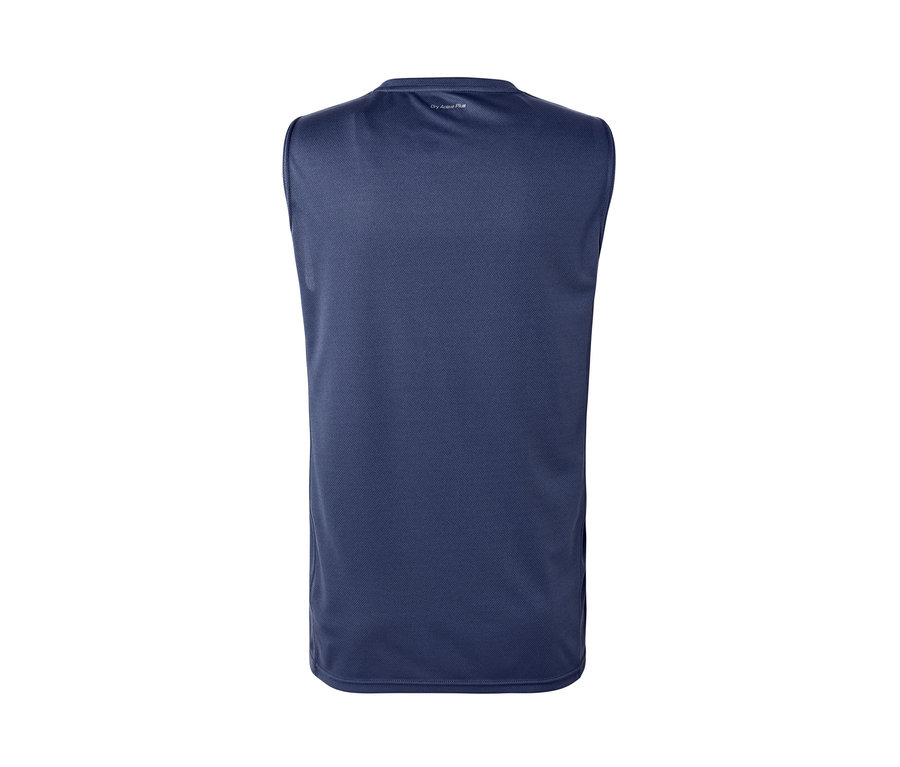 Detailní pohled na sportovní nátělník.