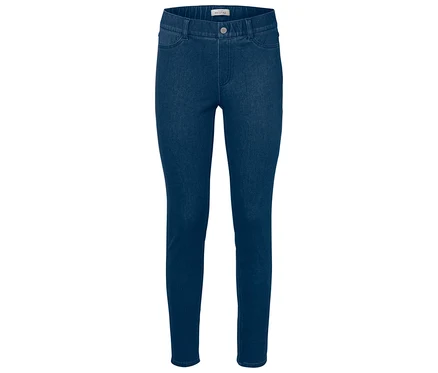 Džegíny v denimovém vzhledu v barvě mid blue s předními kapsami a knoflíkem, položené naplocho.