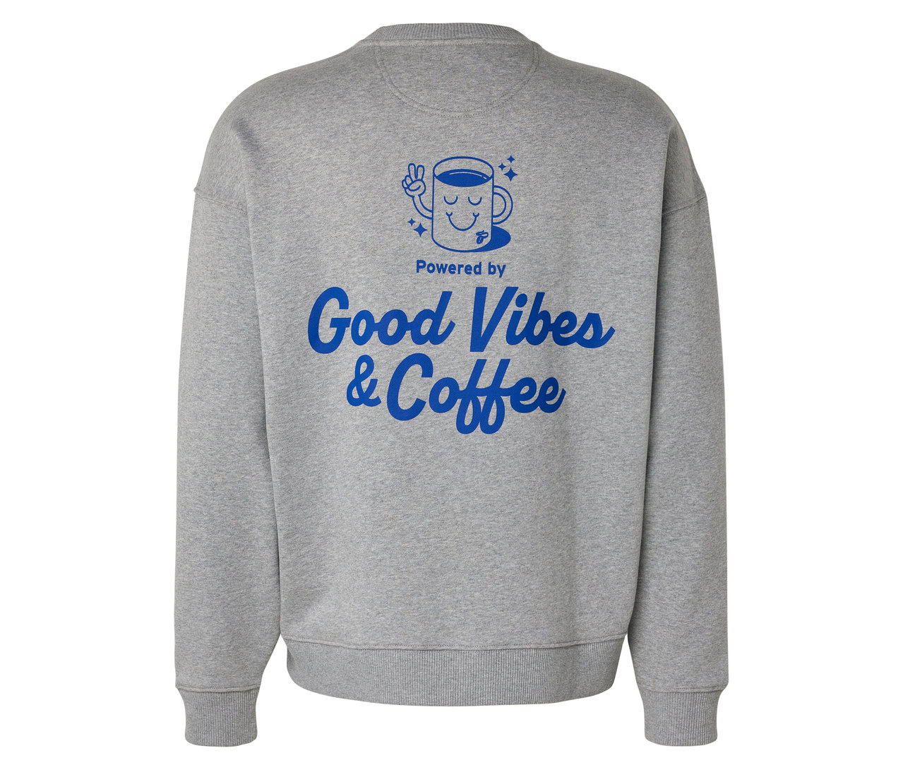Šedá mikina Unisex Coffee Crew zezadu, s modrým potiskem šálku kávy s obličejem a nápisem "Powered by Good Vibes & Coffee".