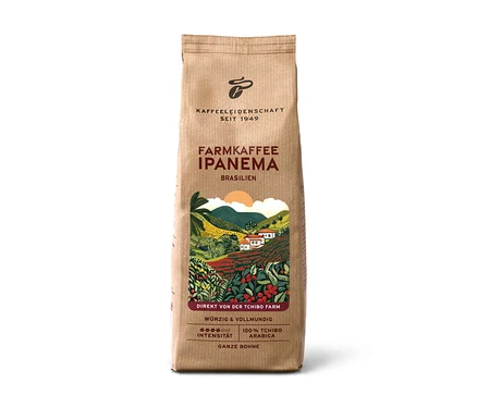 Hnědý papírový sáček Farmářská káva Ipanema − 500 g zrnkové kávy s ilustrací brazilské kávové farmy.