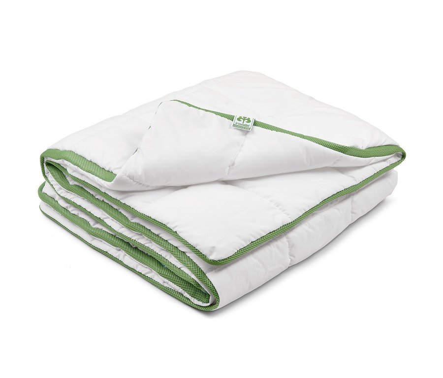 Skládaná bílá prošívaná přikrývka irisette® greenline s klimatickým pásem.