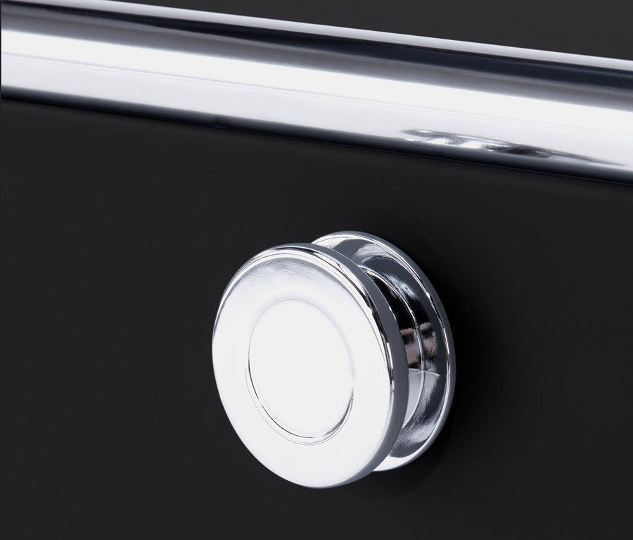 Detail černé skříňky CN3 s chromovanou rukojetí a knoflíkem.