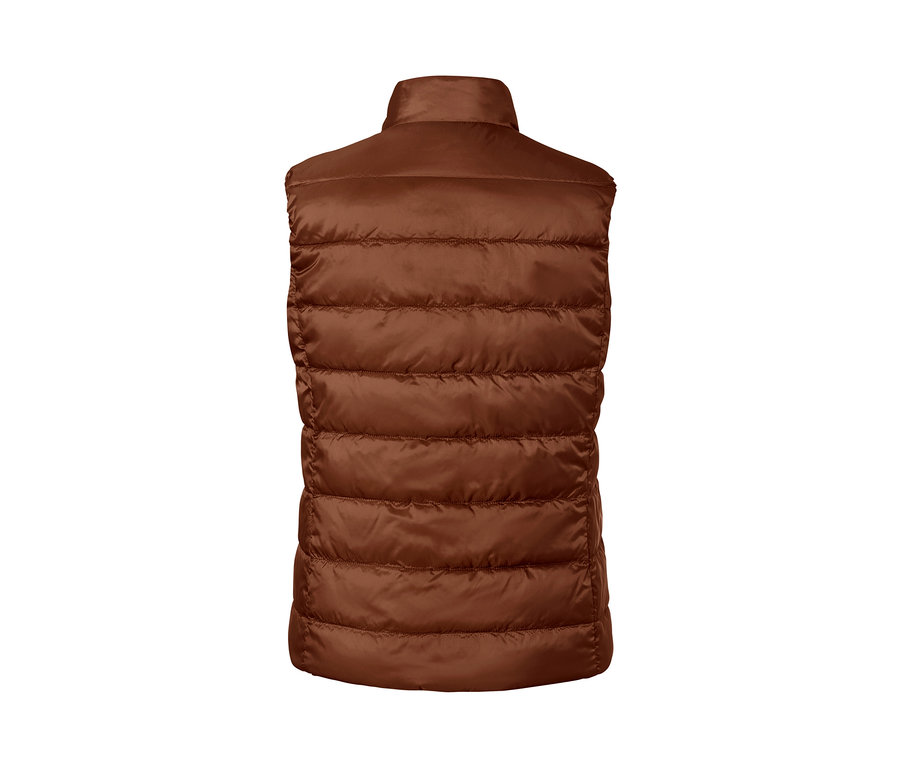 Detail zadní strany oboustranné prošívané vesty.