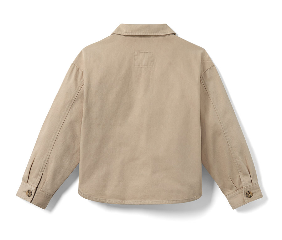 Zadní pohled na dětskou džínovou bundu.