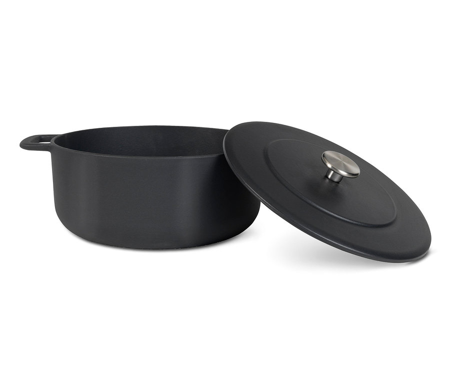 Černý litinový pekáč COMBEKK »Sous-Chef« o průměru cca 24 cm s poklicí.