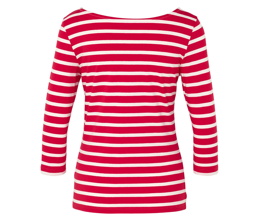 Pohled zezadu na červeno-bílé pruhované tričko s 3/4 rukávy.