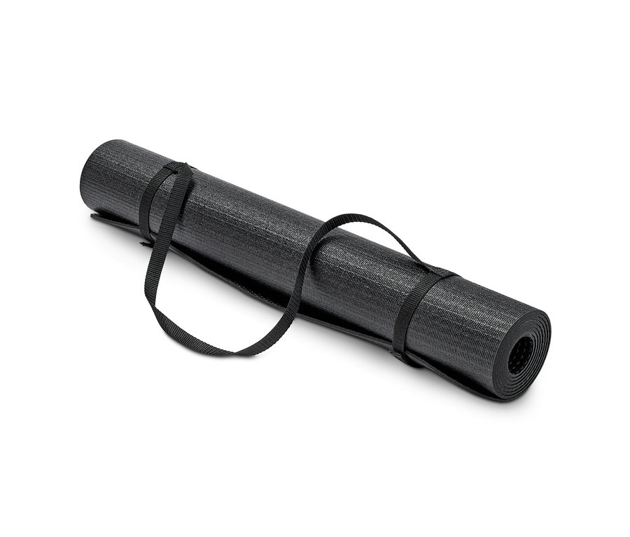 Srolovaná černá podložka na cvičení a jógu s popruhy.