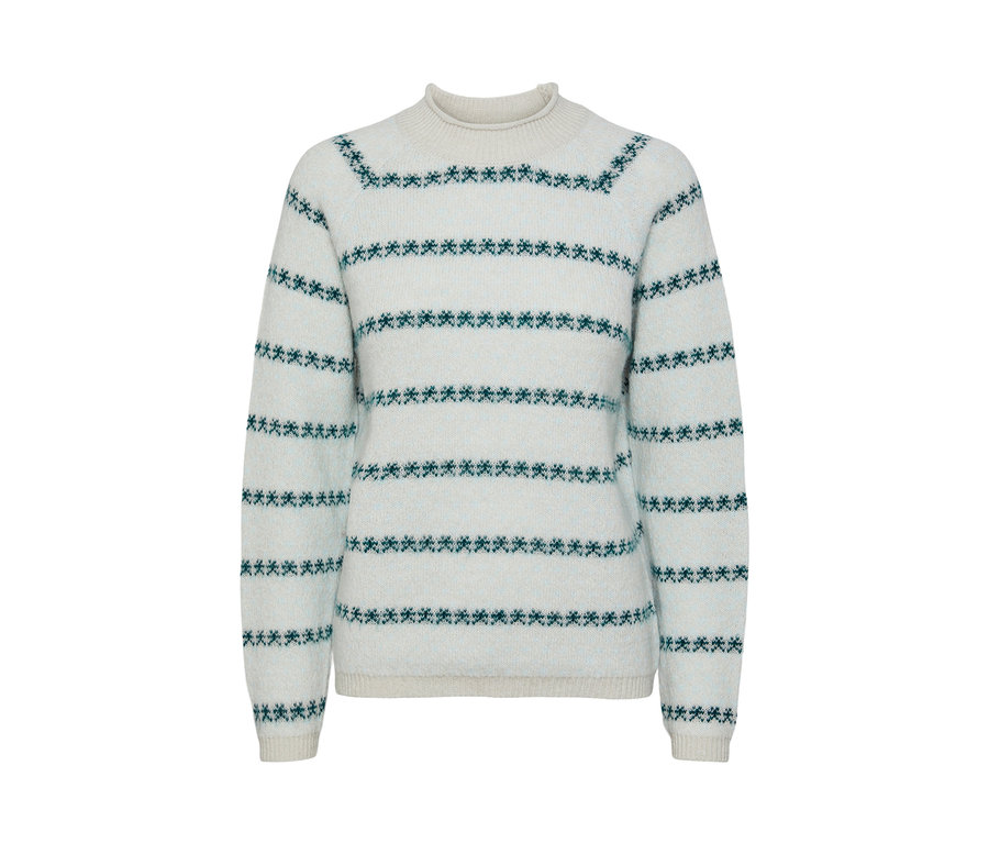 Pletený svetr s vodorovnými pruhy a ornamenty.