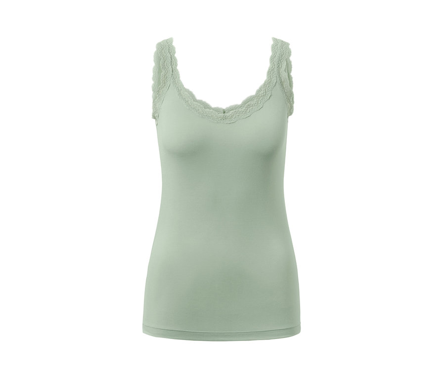 Zelená košilka s krajkou.