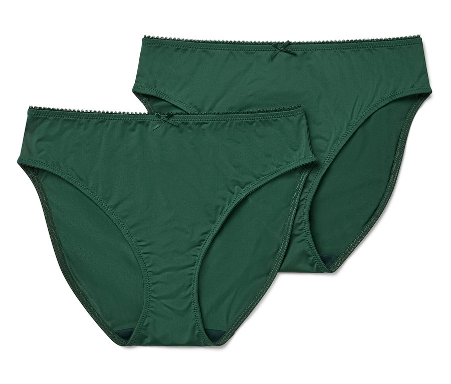 Dvoje zelené kalhotky klasického střihu s mašličkou leží na bílém pozadí.