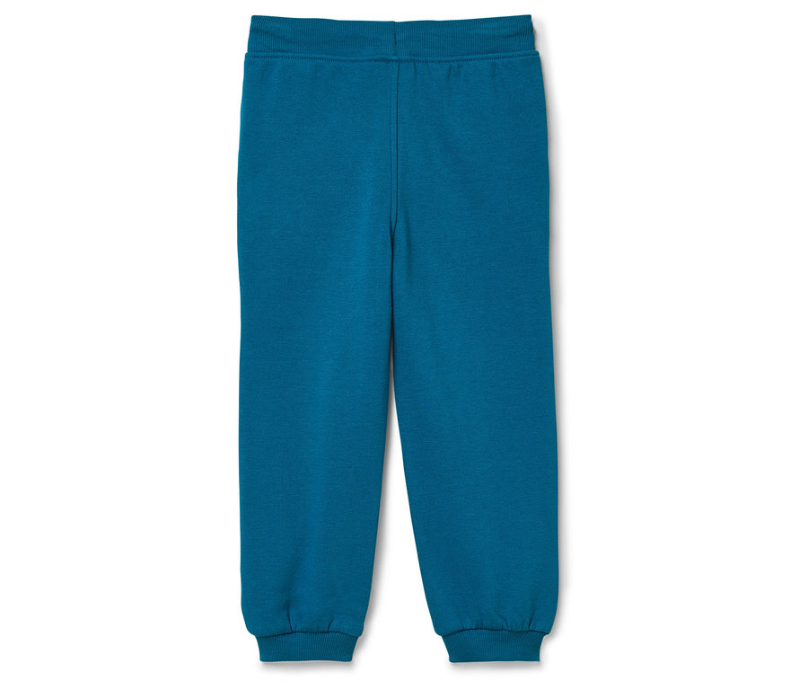 Modré tepláky na bílém pozadí.