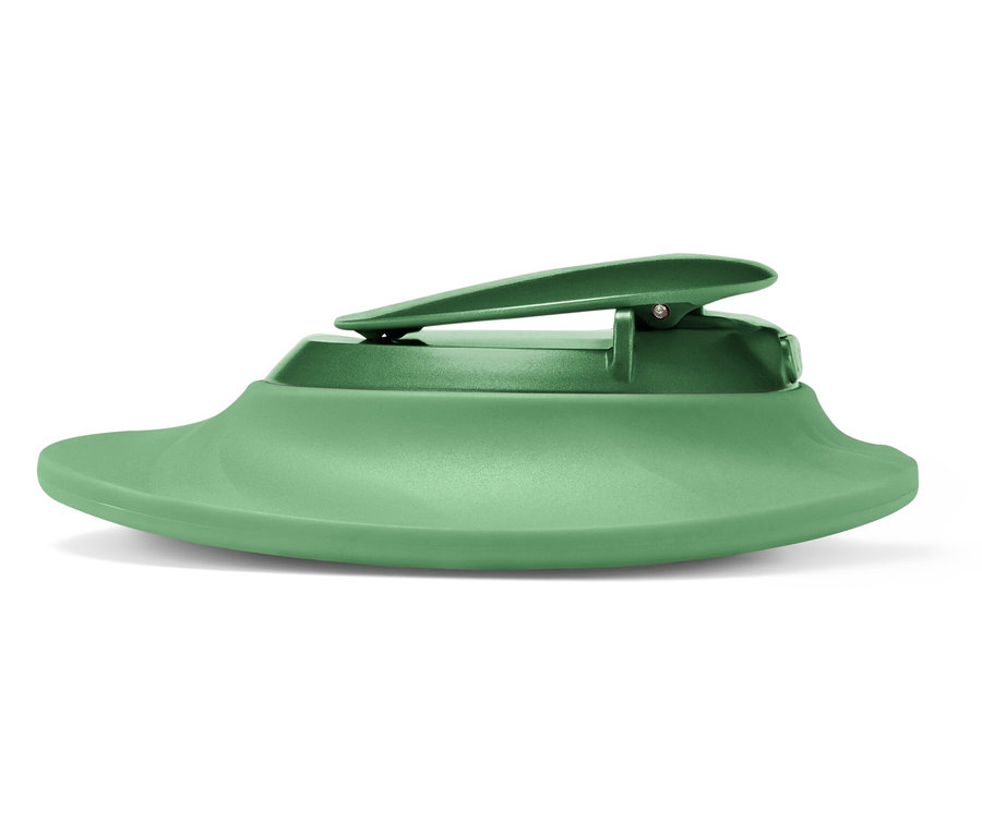 Zelené víko na bílém pozadí.