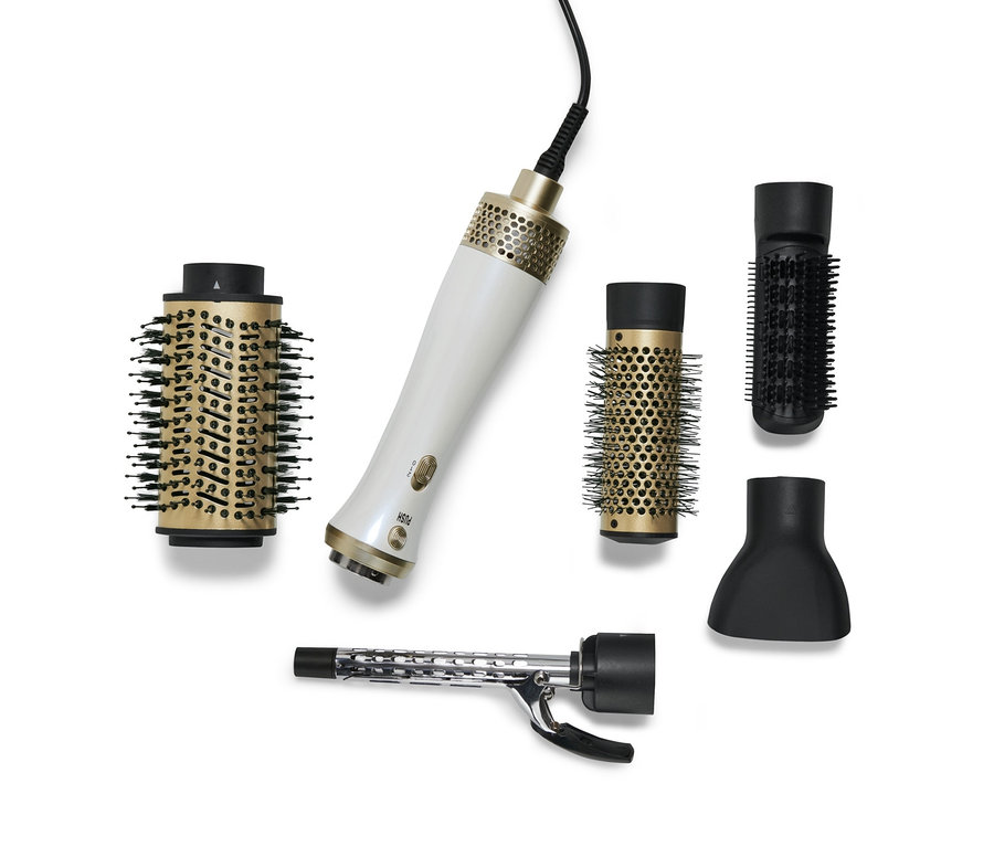 Kulmofén a pět různých nástavců na bílém pozadí.