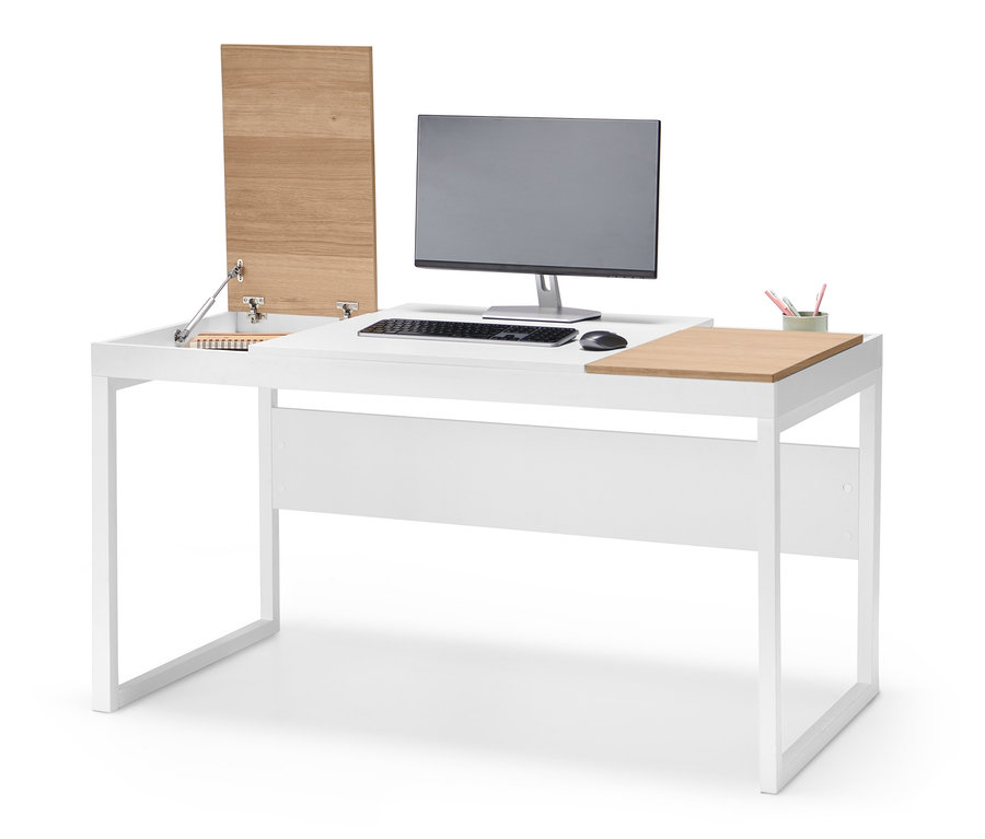 Bílý psací stůl s monitorem, klávesnicí a otevřenou dřevěnou přihrádkou.