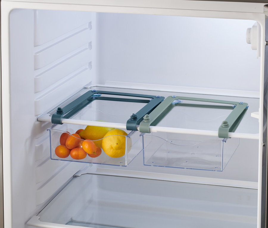 Dva zásuvné boxy do lednice s citrusy.