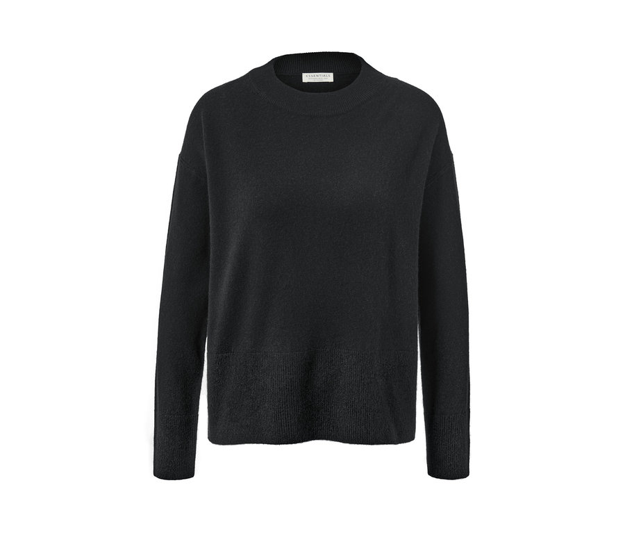 Černý svetr z jemného úpletu s kašmírem.