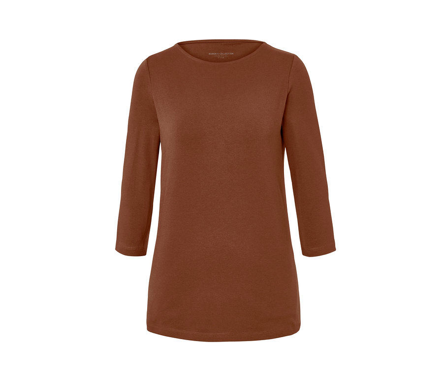 Hnědé tričko s tříčtvrtečními rukávy.