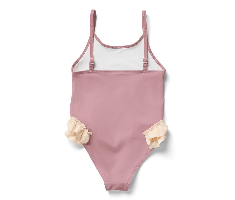 Růžové dívčí plavky s volánky na bílém pozadí.